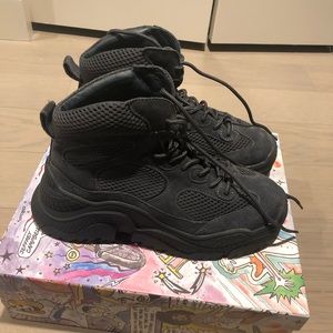 Jeffrey Campbell Sneaker.